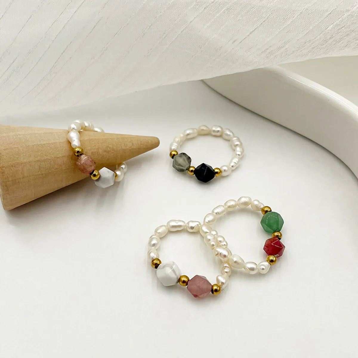 silver rings for women with large stones-Elegant Simple Style Round Natural Stone Freshwater Pearl Beaded Plating Gold Plated Women's Rings