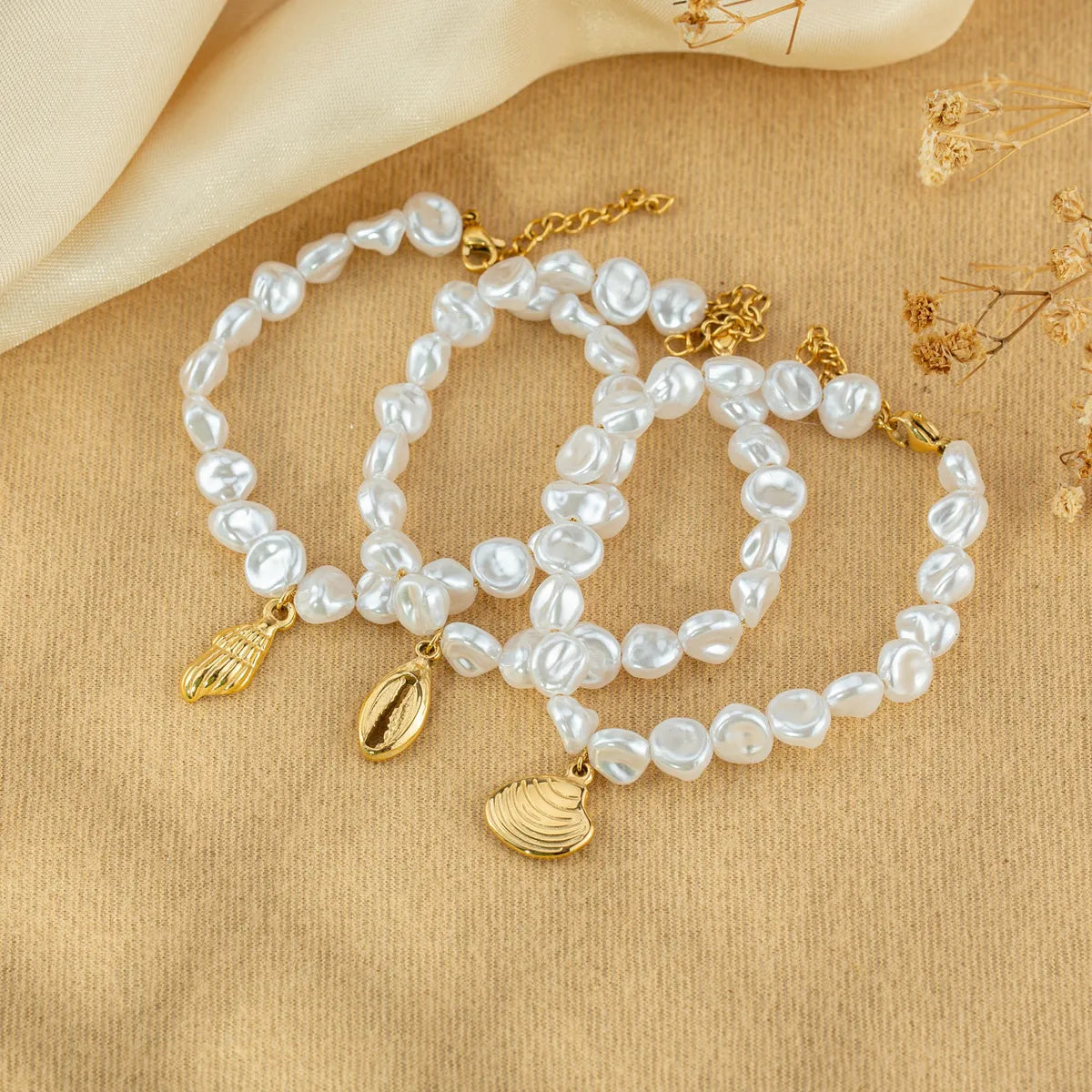 diamond bracelets for women-Simple Style Conch Shell Stainless Steel Imitation Pearl Gold Plated Bracelets In Bulk