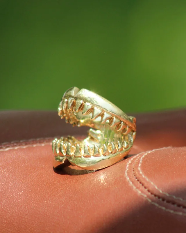 diamond engagement rings for women with emeralds-Shark Jaw Ring